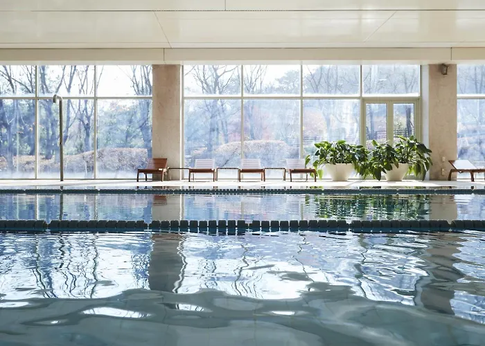 Rolling Hills Hotel