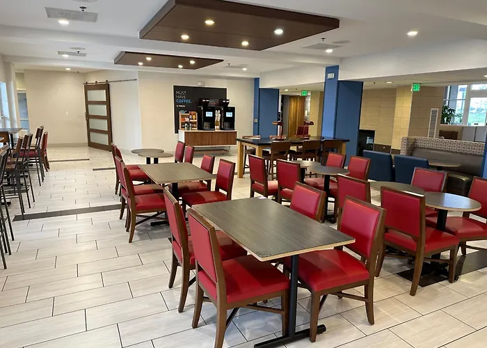 Holiday Inn Express & Suites Tracy By Ihg