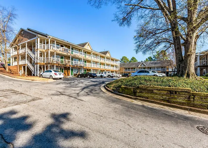 Motel: Hometowne Studios By Red Roof Atlanta Ne - Downtown Norcross