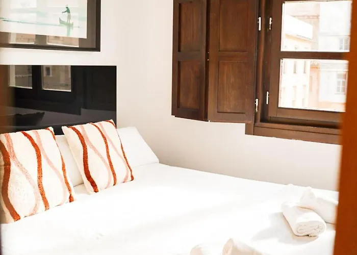 Hotel near College: Happy Apartments Valencia