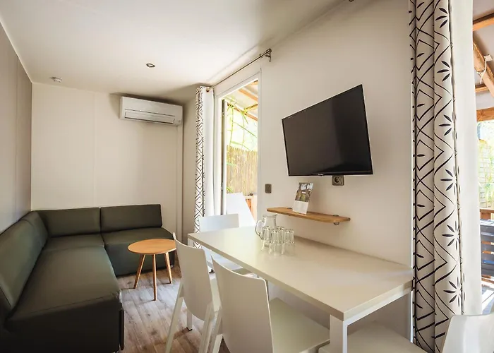 Camping: Nova Lodges