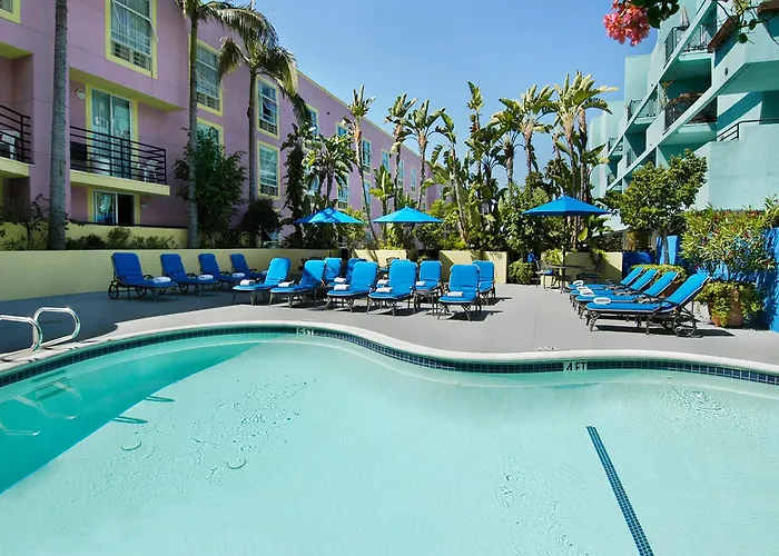 Ramada Plaza By Wyndham West Hollywood Hotel & Suites