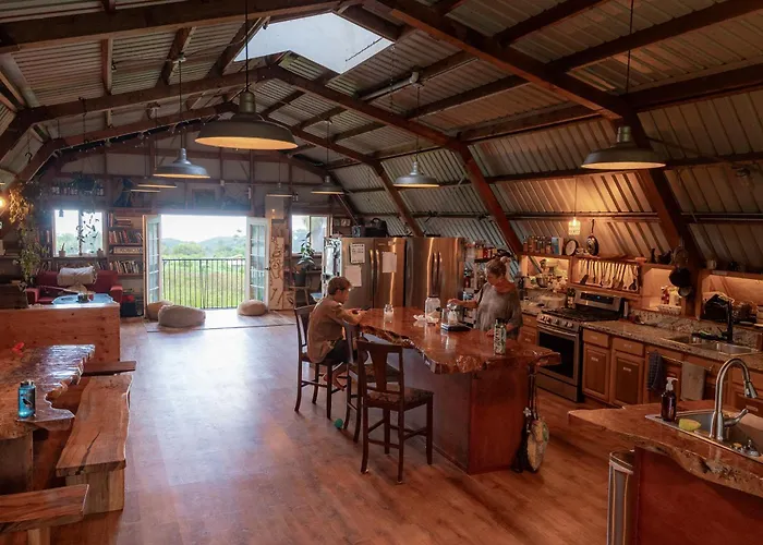 Beach hotel: The Inn At Kulaniapia Falls