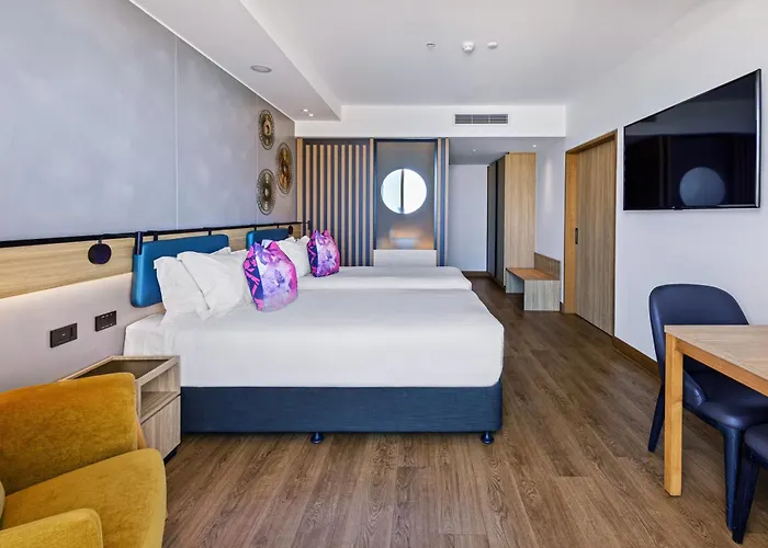 Casino hotel: Crystalbrook Flynn