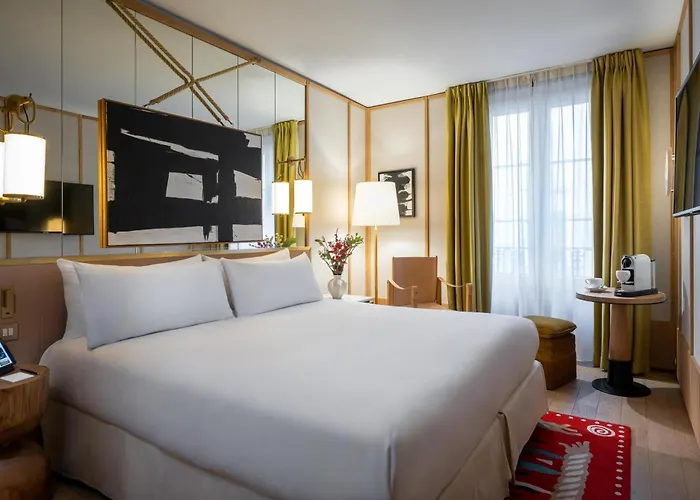 Hotel romantico: Le Belgrand Hotel Paris Champs Elysees, Tapestry By Hilton