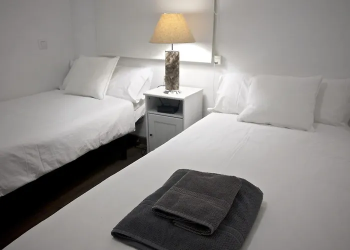 The White Flats Les Corts