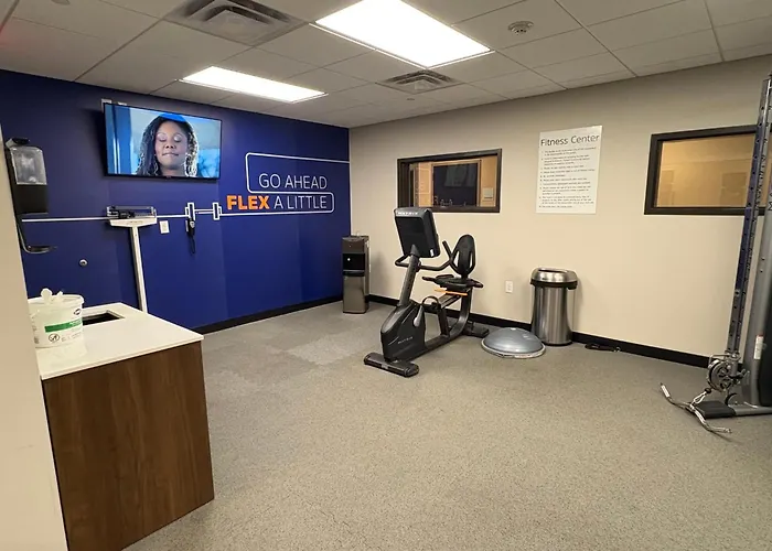 Pet Friendly hotel: Holiday Inn Express & Suites Raleigh West - Lenovo Center By Ihg