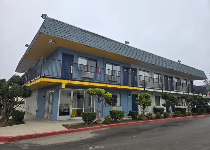 Pet Friendly hotel: Super 8 By Wyndham Tracy