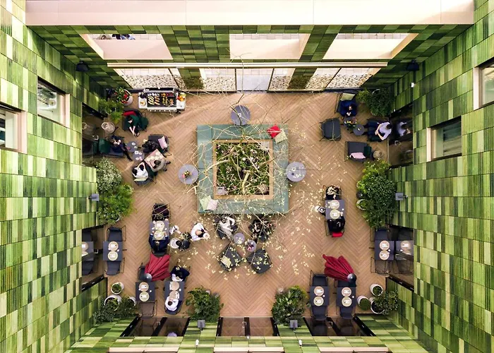  Hyatt Regency