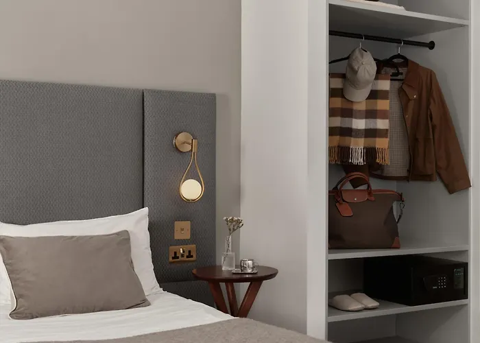 Hotels With Four Stars Bob W London Hyde Park
