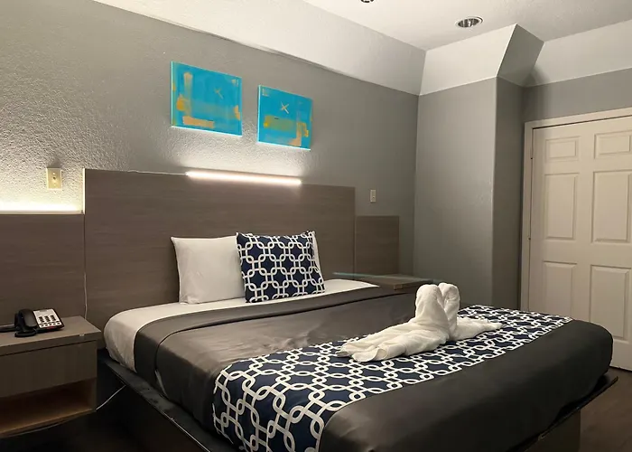 Island Suites Hobby Airport