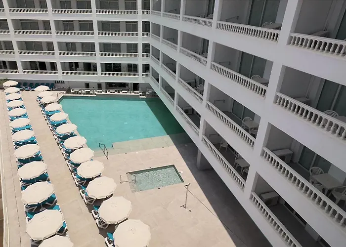 Hotel Blue Sea Lagos de Cesar