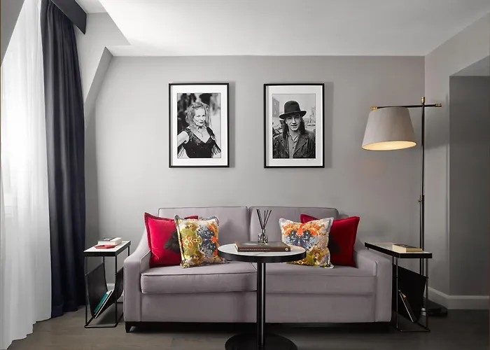 Trafalgar St James London Curio Collection By Hilton