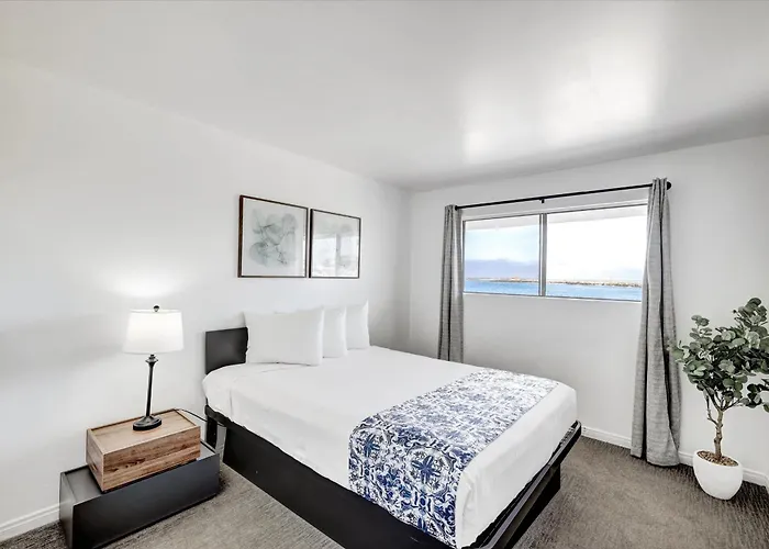 Pet Friendly hotel: Oceanside Marina Suites - A Waterfront Hotel