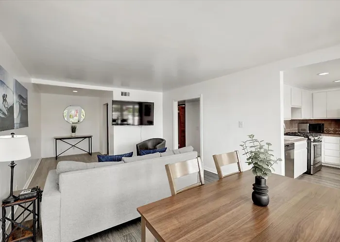 Pet Friendly hotel: Oceanside Marina Suites - A Waterfront Hotel