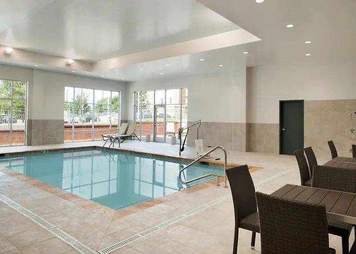 Luxury hotel only: Embassy Suites Charlotte/Ayrsley