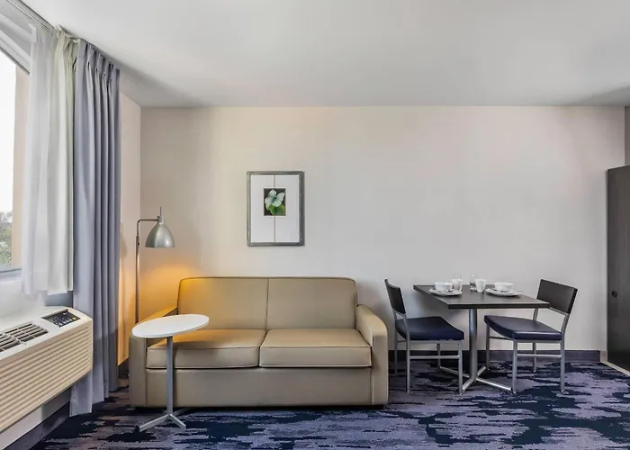 Luxury hotel only: Quality Inn & Suites