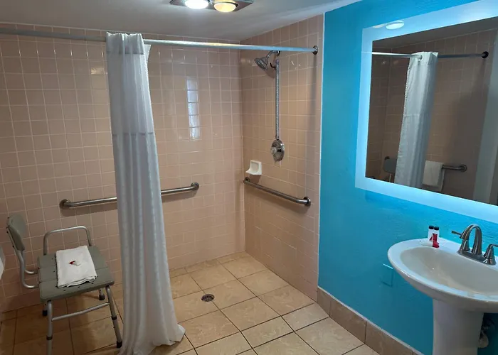 Pet Friendly hotel: Howard Johnson By Wyndham Ft. Myers Fl