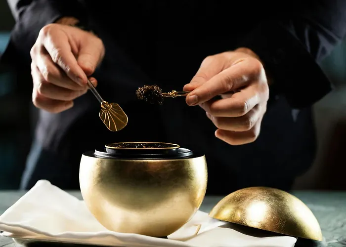 Hotel with Tennis: The St. Regis Hong Kong