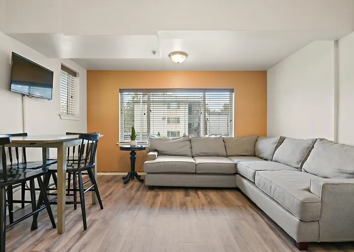 Maple Leaf Manor Suites