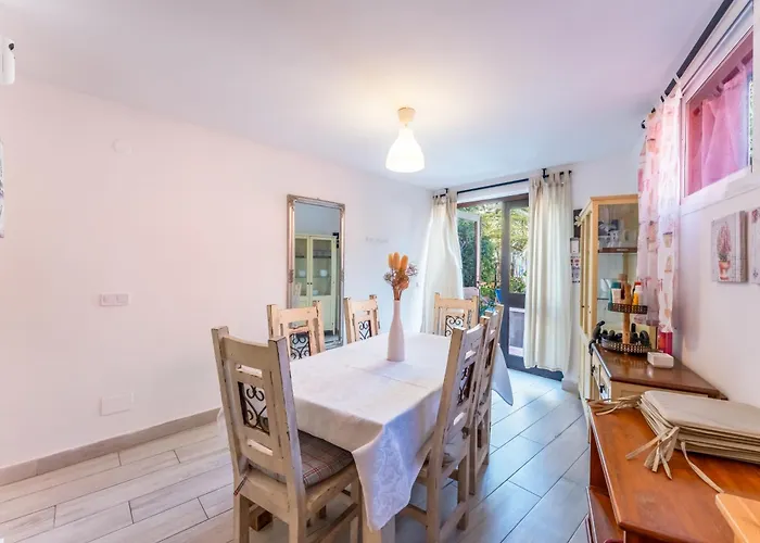 Majestic Villa By The Beach Heated Private Pool & Jacuzzi