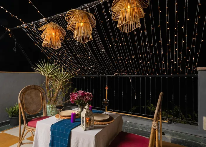  LetsBunk Poshtel&Suites