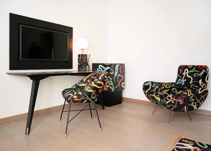 Savona 18 Suites - Preferred s & Resorts