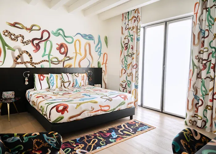 Savona 18 Suites - Preferred s & Resorts
