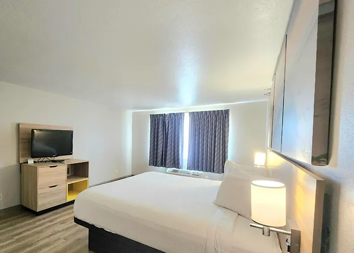 Days Inn & Suites By Wyndham Corpus Christi Central