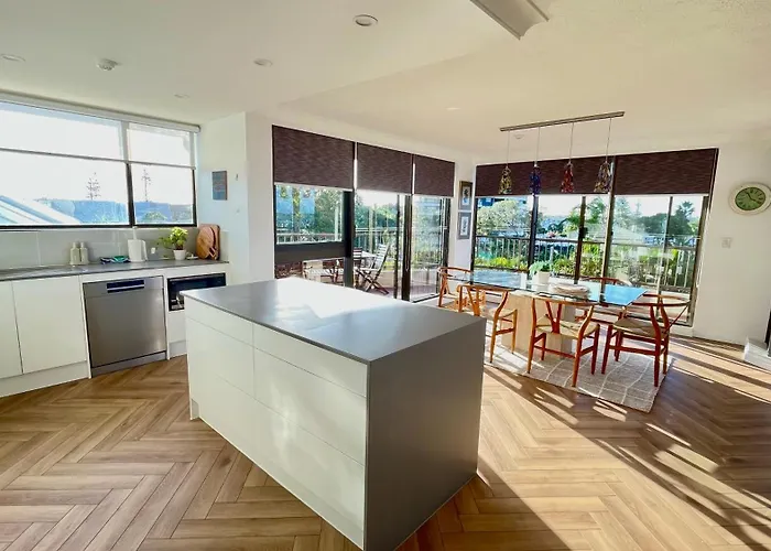 Cheap hotels Broadwater Shores Waterfront Apartments