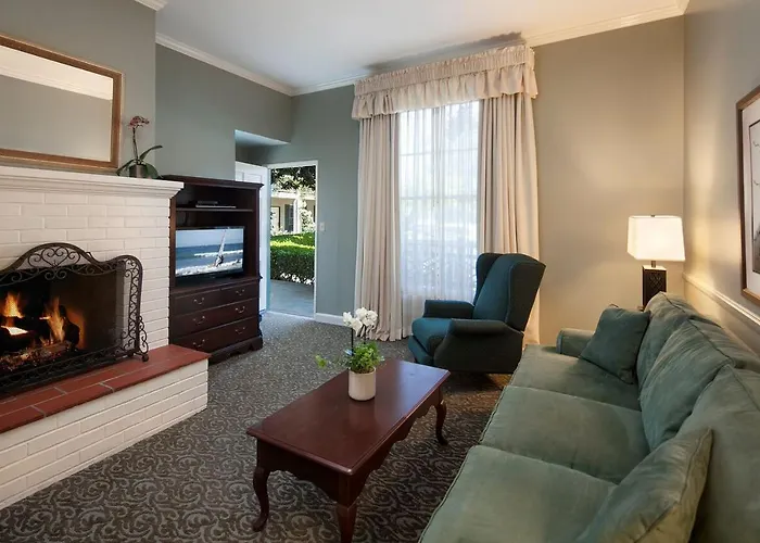 Lavender Inn By The Sea