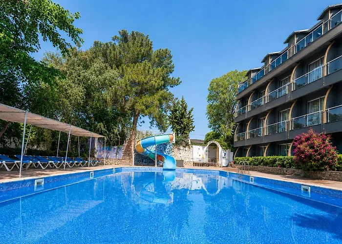 Aperion Beach Hotel Side