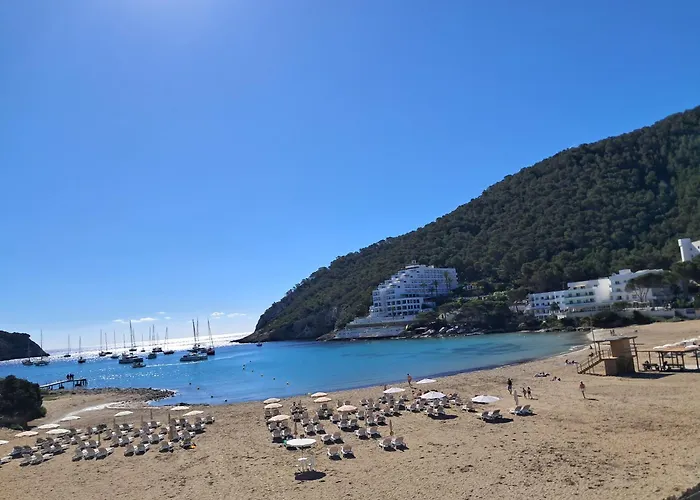 s Cala Llonga