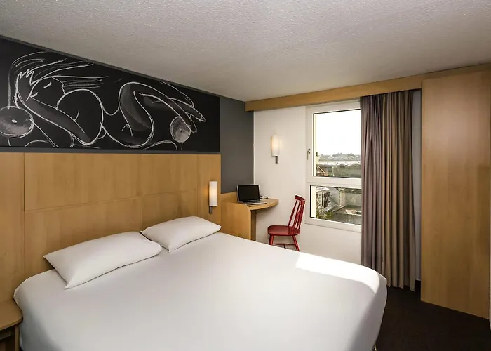 Ibis Roscoff Bord De