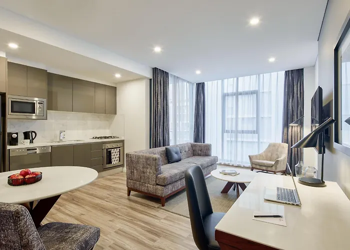 Meriton Suites Mascot Central