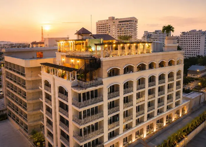  Whitehouse Condotel