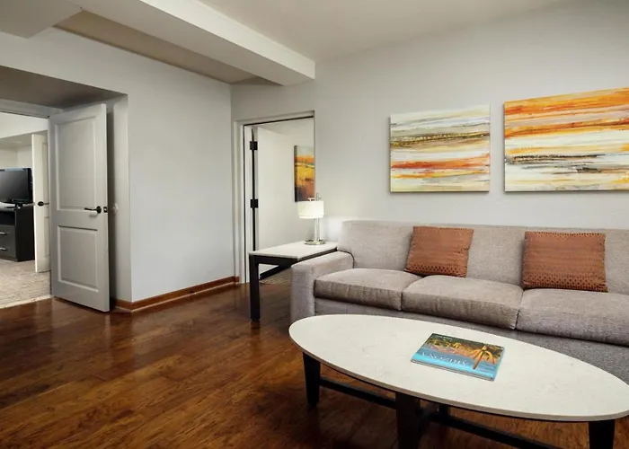 Holiday Inn And Suites Phoenix Airport North By Ihg