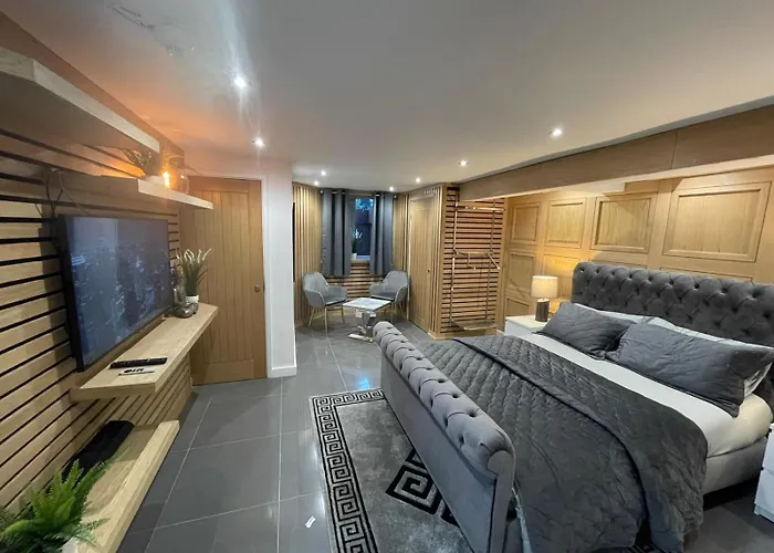 Guests house Hendham House - Near Etihad Stadium, Coop Live Arena, Ao Arena, Piccadilly Train Station & Manchester City Centre