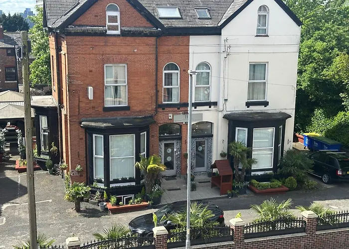 Guests house Hendham House - Near Etihad Stadium, Coop Live Arena, Ao Arena, Piccadilly Train Station & Manchester City Centre