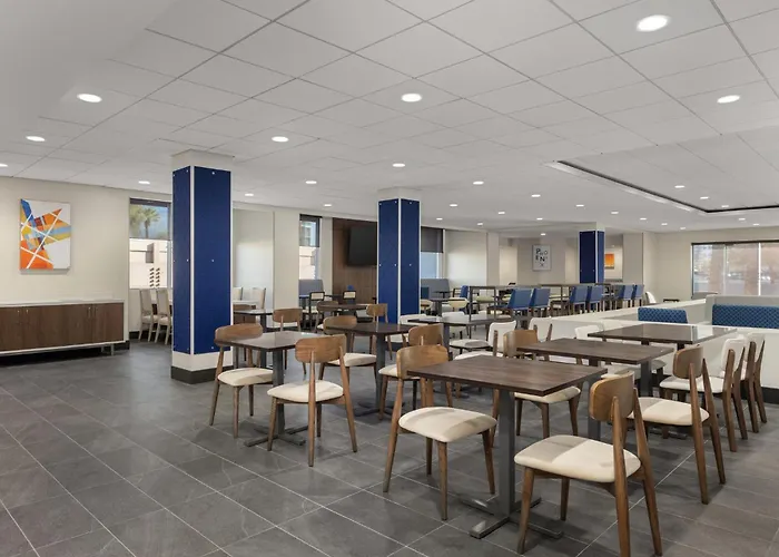 Holiday Inn Express & Suites - Midtown, An Ihg