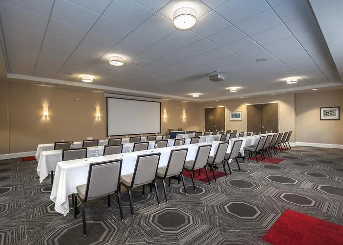 Holiday Inn Airport By Ihg