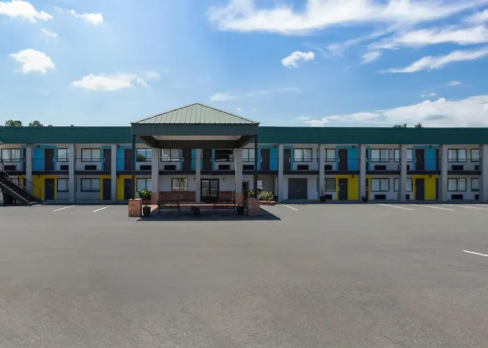 Days Inn By Wyndham Natchitoches