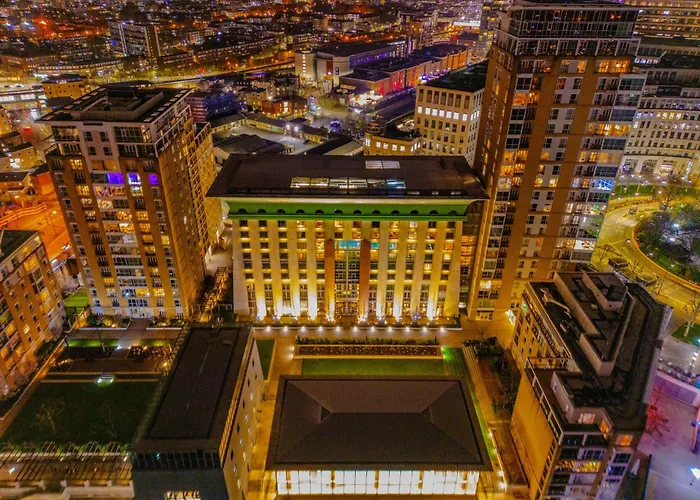 Canary Riverside Plaza