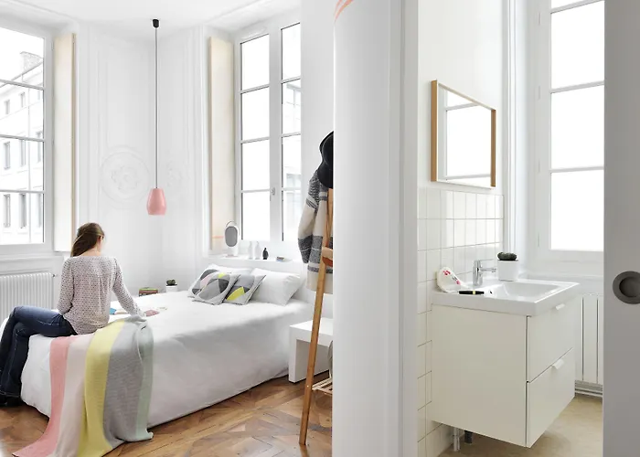 Slo Hostel Lyon Les Pentes (Adults Only)