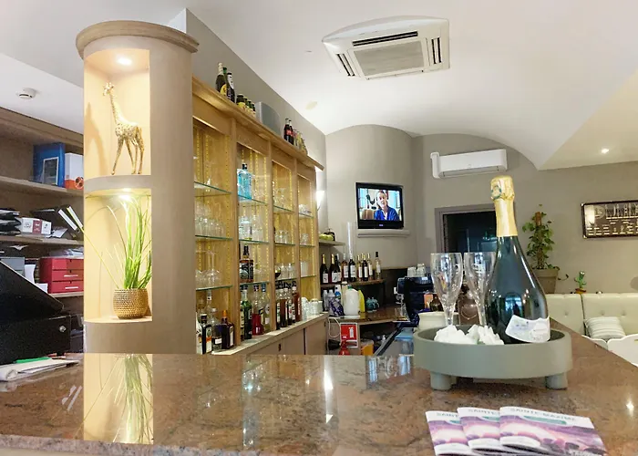 Brit Hotel Confort Le Revest Sainte-Maxime