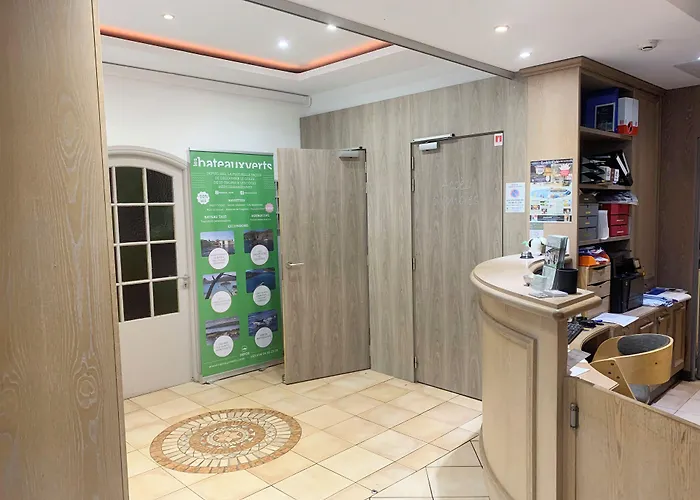 Brit Hotel Confort Le Revest Sainte-Maxime