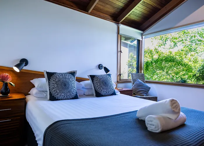 Oasis Apartments And Treetop Houses