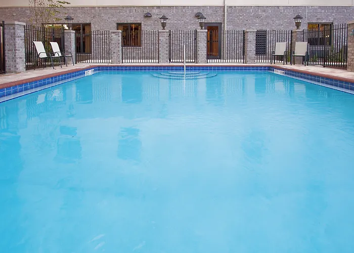Holiday Inn Express & Suites Pensacola-West Navy Base By Ihg