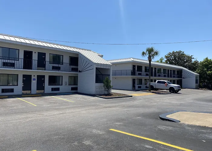 Pets Allowed Hotel Village Inn Destin