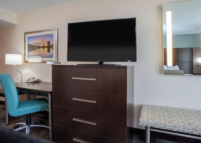 Wingate By Wyndham - Orlando International Airport- Free Hot Breakfast